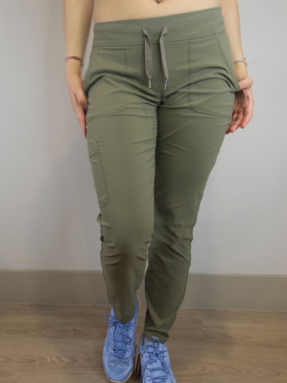 Columbia Women's Olive Green Cargo Hiking Pants Size S/P